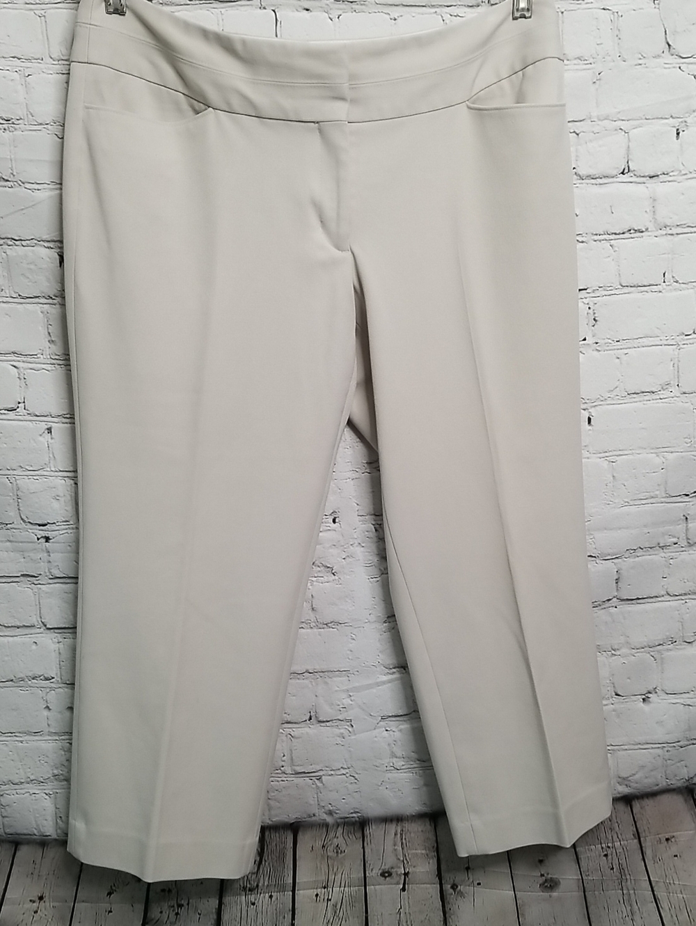 EXPRESS " Editor"  womens crop pants size 10 light kakhi tan EUC